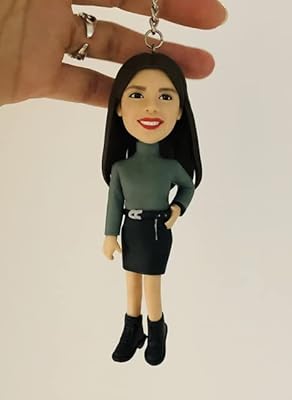 Furious personalized painter made by 18 cm high hand, Father's Day gift (10 cm keychain of the United Arab Emirates).. DIAYTAR NIGERIA connects you with thousands of products at competitive prices, delivered within a week.