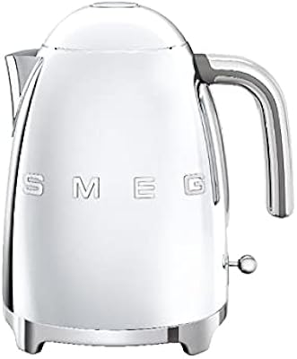 KLF03SUK SMEG KLF03 BOTTH IN THE CLASSIC 1950s design, capacity 1.7 l with water level indicator, 360 degree rotary base, non -slip feet, soft opening cover, stainless steel, chrome, 1 year warranty.. DIAYTAR NIGERIA makes online shopping accessible to all with budget-friendly prices and reliable delivery.