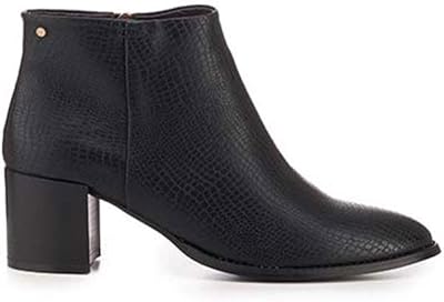 High heeled shoes for women GPS-DVTT-007.. Your everyday shopping destination, DIAYTAR NIGERIA offers unbeatable value with quick delivery times.