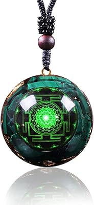Pendant orgonite green crystal Malachite pendant orgon reiki healing energy generator.. DIAYTAR NIGERIA: Connecting Nigerians with their needs through our affordable and diverse marketplace.