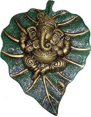 Decorative centerpiece in UTSAV Handicraft Ganeseh leaf - 21 cm (brass, green).. DIAYTAR NIGERIA: Your affordable gateway to thousands of products delivered within a week.
