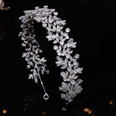 A headband decorated with cubic zirconia stones for Oligris' bride, handmade from cubic zirconia crystal, handmade for women in Dubai Arabia.. DIAYTAR NIGERIA brings the market to your fingertips with affordable prices and prompt delivery service.