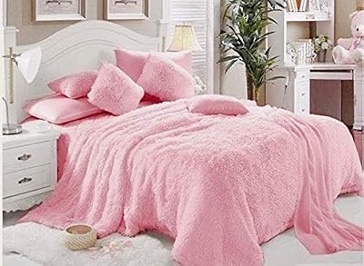Outdoor covers in united, pink color faux fur - King size.. DIAYTAR NIGERIA combines affordability, variety, and convenience with nationwide delivery services.