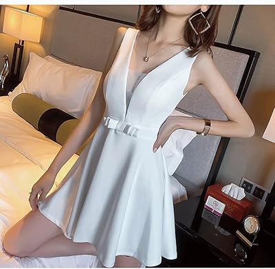 Pink evening dress with high collar and collar during the waist in a long pink evening dress (color: white, size: medium).. Discover why millions choose DIAYTAR for affordable online shopping with delivery in just 5-8 days.