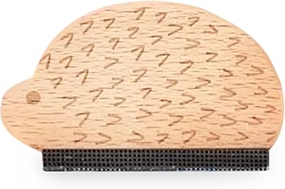 Wooden / anti-peluche / cashmee comb hee hedgehog comb to eliminate pills and stuffed animals.. DIAYTAR NIGERIA redefines convenience with our vast product selection and swift nationwide delivery.