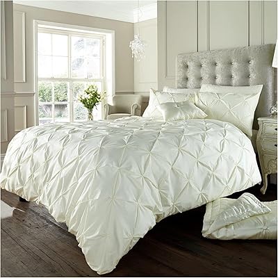 Luxury bedroom set with duvet cover and Gavino Cavailia Alford Pintucks pillowcase (cream, double bed).. Your trusted shopping partner, DIAYTAR NIGERIA offers extensive selection with quick delivery options.