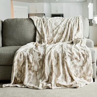 Soft, sweet, luxurious, hot and elegant sofa cover, in soft and comfortable faux fur, house cover 60 "x 80", ivory marbled.. DIAYTAR Nigeria: Where affordability meets speed and quality.
