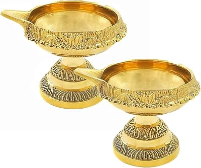 Pooja pooja oil lamp in handmade brass Diya in copper - average (batch of 2).. Discover why millions choose DIAYTAR for affordable online shopping with delivery in just 5-8 days.