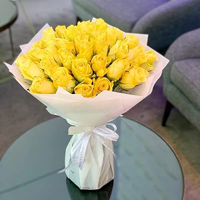 Bouquet of luxury yellow flowers from Dubai.. Shop with purpose at DIAYTAR NIGERIA and receive your purchases at unbeatable prices within the week.