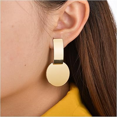 Pendant earrings with vintage square gold geometric gold metal.. DIAYTAR NIGERIA makes every shopping desire a reality with affordable prices and delivery in 5-8 days.