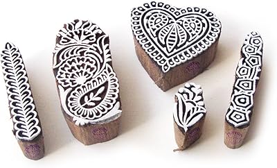 Heart and border printed wooden stamps (set of 5).. Your complete marketplace solution, DIAYTAR NIGERIA offers unbeatable value with delivery within the week.