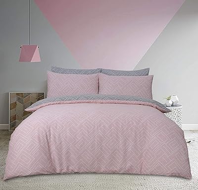 Soft and reversible sleepdown bed set with geometric pattern with square polka dot with pillowcases - King size (220 cm x 230 cm).. Experience shopping satisfaction with DIAYTAR NIGERIA's vast selection and budget-friendly delivery options.