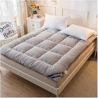 Japanese futon mattress 7 cm thick, foldable floor mattresses for boys and girls, suitable for use in university dorms.. DIAYTAR NIGERIA revolutionizes online shopping with competitive prices and reliable 5-8 day delivery.