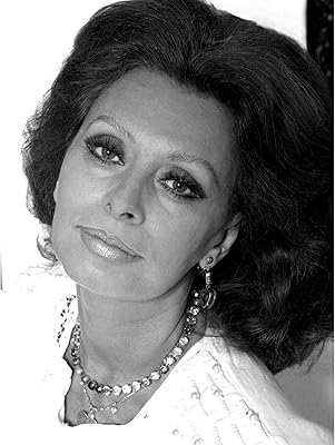 Warren Portrait Actress Sophia Loren Head Shot Impression On Canvas Murale de Qualité Superior 18 x 24 inches.. DIAYTAR NIGERIA: Where every purchase is affordable and delivery is always within a week.