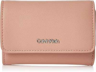 Calvin Klein three -component portfolio for women, Cambridge blue, one size.. Looking for quality and speed? You’ll find both at DIAYTAR Nigeria.