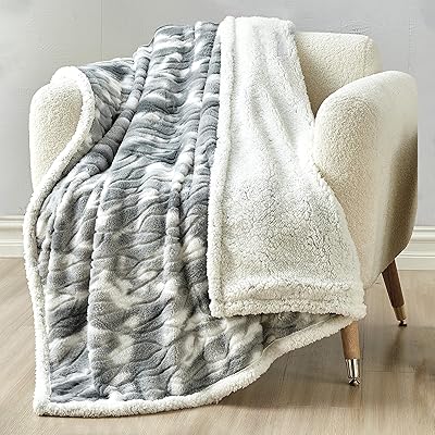 Reversible and comfortable elegant printed sherpa blanket, blanket all seasons - super soft, comfortable and soft - decorative thrown, perfect for lounging, 50 x 60 inches, Sherpa gray Alaska blanket.. DIAYTAR NIGERIA: Your trusted e-commerce partner with extensive product choices and affordable delivery.